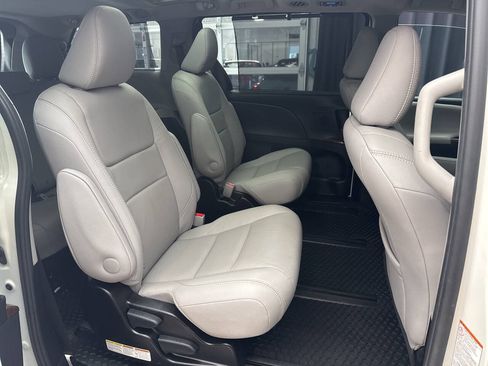 Used 2016 Toyota Sienna Limited AWD/4WD image 31