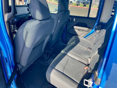 Used 2025 Jeep Wrangler Sahara image 11