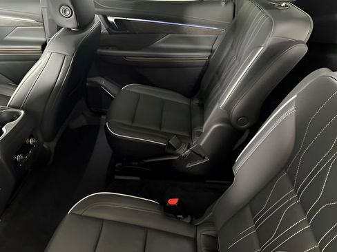 Used 2025 Buick Enclave Avenir AWD/4WD image 40