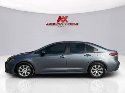 Used 2025 Toyota Corolla LE FWD image 2