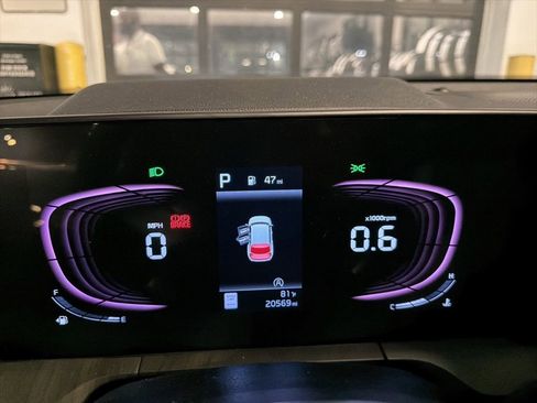 Used 2023 Kia Telluride EX w/ EX Captain's Chair Package FWD image 6