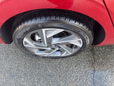 Used 2025 Hyundai Elantra Sport image 13