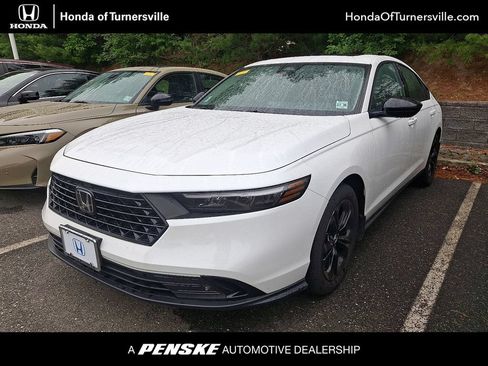 Certified 2025 Honda Accord SE image 1