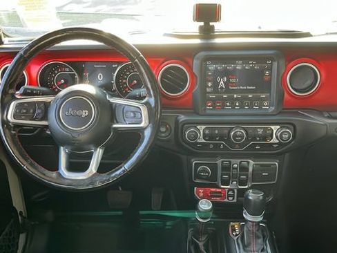 Used 2020 Jeep Gladiator Rubicon AWD/4WD image 4
