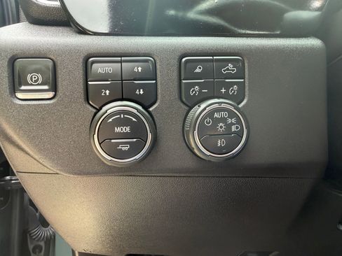 Used 2025 Chevrolet Silverado 1500 LT Trail Boss w/ LT Trail Boss Premium Package AWD/4WD image 18