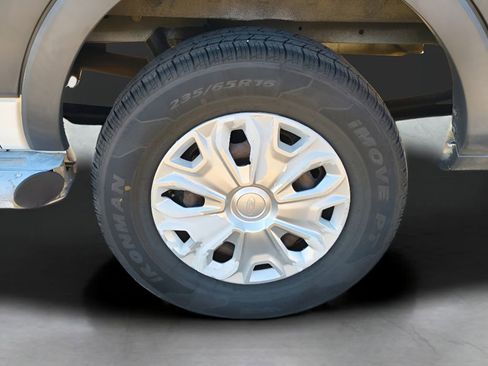 Used 2017 Ford Transit 250 130 Low Roof w/ Exterior Upgrade Package image 4