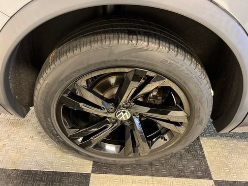 Certified 2023 Volkswagen Tiguan SE R-Line FWD image 14