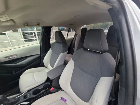 Used 2020 Toyota Corolla LE FWD image 11