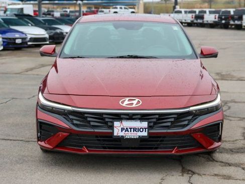 Used 2024 Hyundai Elantra Limited image 2