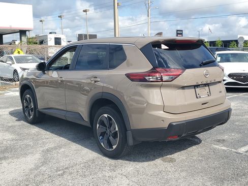 Certified 2024 Nissan Rogue SV FWD image 8