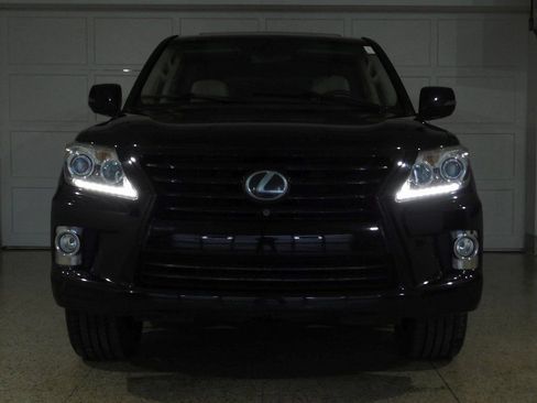 Used 2013 Lexus LX 570 570 w/ Luxury Pkg w/Pre-crash image 17