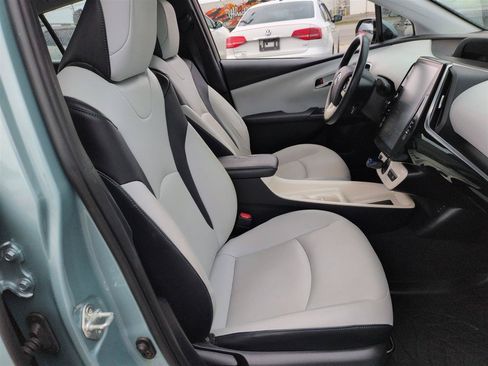 Used 2018 Toyota Prius Four w/ Advanced Technology Package FWD image 35