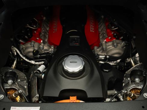 Used 2024 Ferrari SF90 Spider image 11