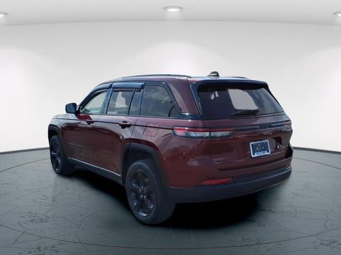 Used 2023 Jeep Grand Cherokee Altitude image 5