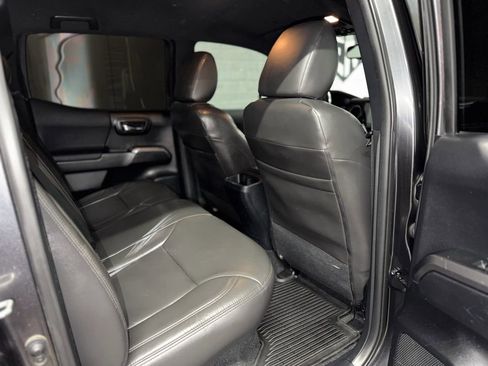 Used 2019 Toyota Tacoma TRD Off-Road image 18