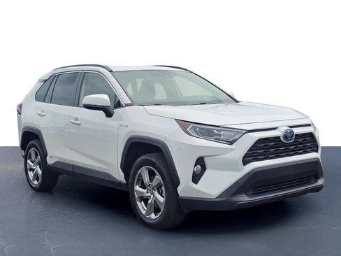 Used 2021 Toyota RAV4 XLE Premium AWD/4WD image 5
