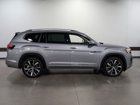 Used 2024 Volkswagen Atlas SEL Premium R-Line AWD/4WD image 2