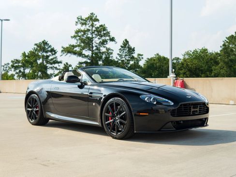 Used 2013 Aston Martin V8 Vantage Roadster RWD image 26
