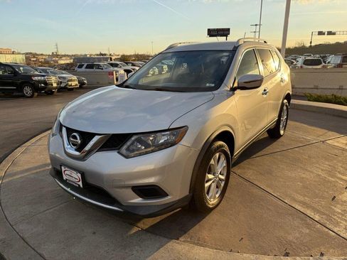 Used 2016 Nissan Rogue SV image 12