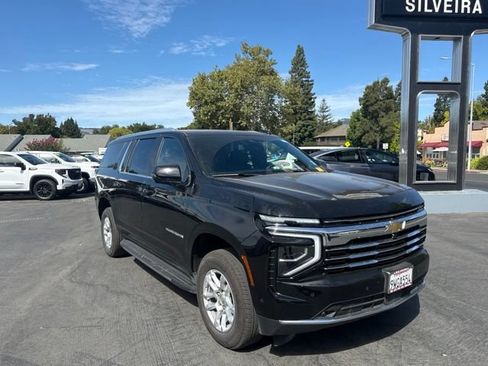Used 2026 Chevrolet Suburban LT w/ Comfort Package AWD/4WD image 3