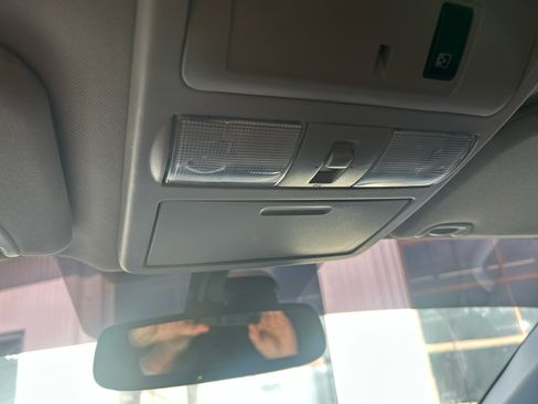 Used 2018 Nissan Titan SV w/ SV Convenience Package image 23