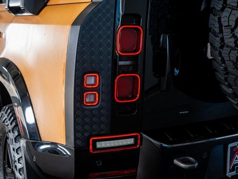 Used 2022 Land Rover Defender 110 X-Dynamic SE image 28