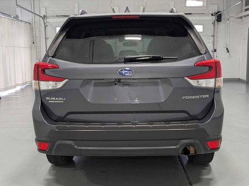 Used 2021 Subaru Forester Premium image 8