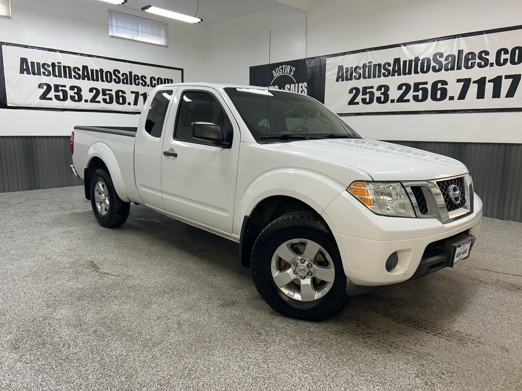 Used 2012 Nissan Frontier SV AWD/4WD image 1