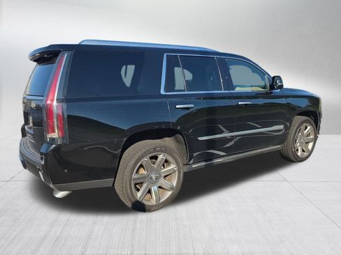 Used 2018 Cadillac Escalade Platinum AWD/4WD image 3