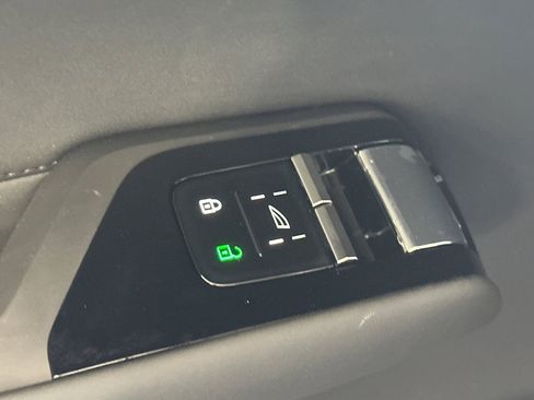 New 2025 Volvo EX90 Ultra image 15