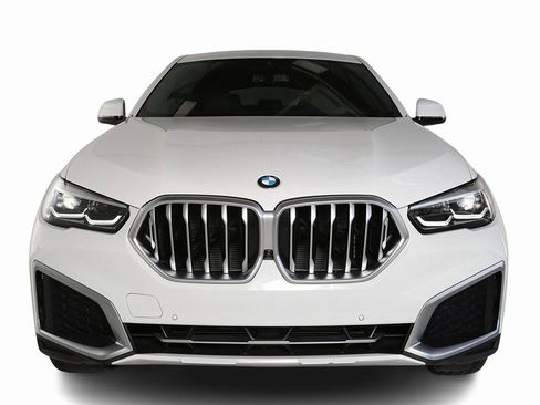 Used 2023 BMW X6 xDrive40i w/ Premium Package image 2