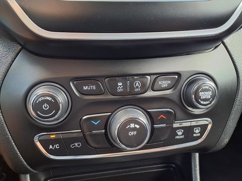 Used 2020 Jeep Cherokee Latitude image 7