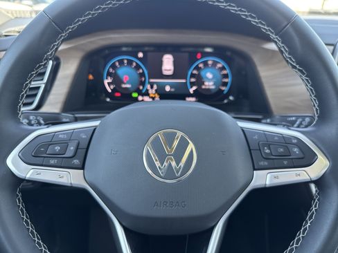 Used 2025 Volkswagen Atlas SE image 10