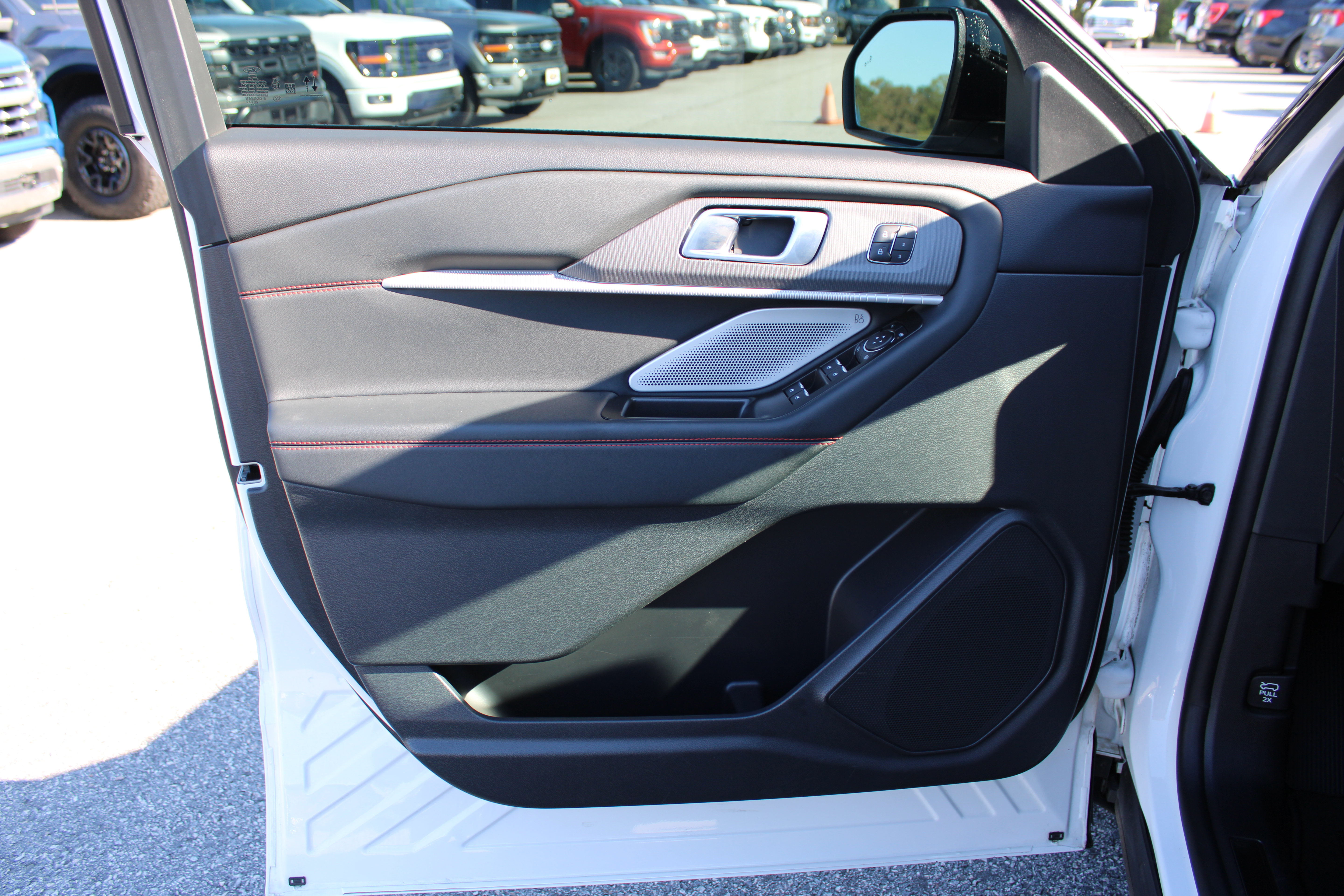 Used 2025 Ford Explorer ST w/ Sun And Sound Package AWD/4WD image 22