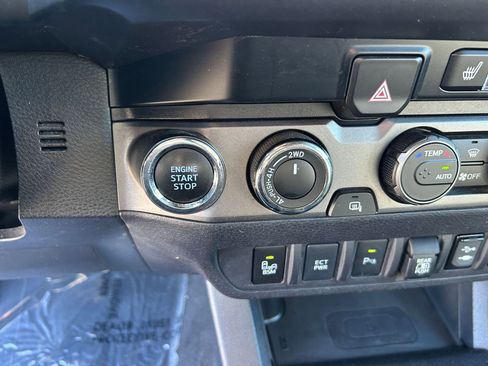 Certified 2019 Toyota Tacoma TRD Off-Road image 17