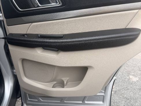 Used 2019 Ford Explorer XLT w/ Equipment Group 202A AWD/4WD image 14