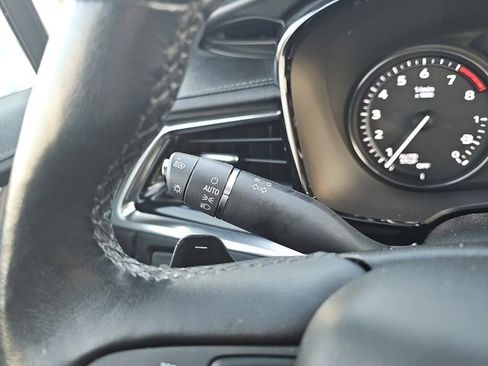 Used 2020 Cadillac XT6 Premium Luxury image 32