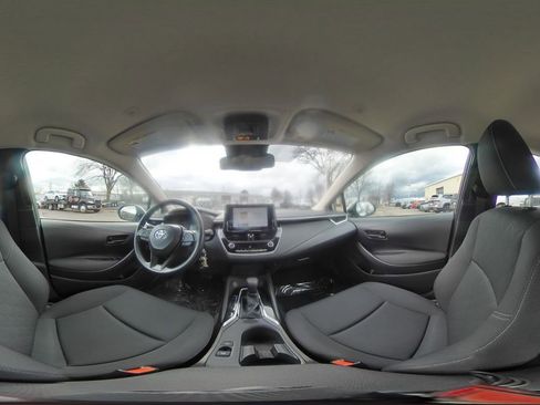 Used 2025 Toyota Corolla LE image 40