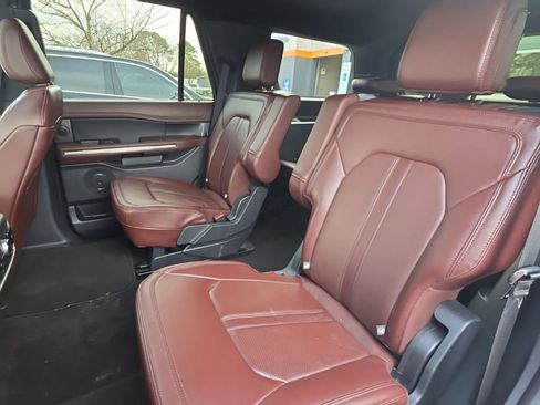 Used 2022 Ford Expedition Limited image 17