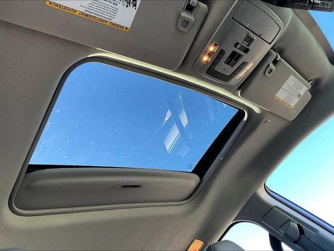 Certified 2024 Toyota Sienna Limited image 21