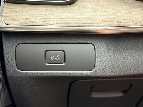 New 2026 Volvo XC90 B6 Plus w/ Protection Package Premier image 22