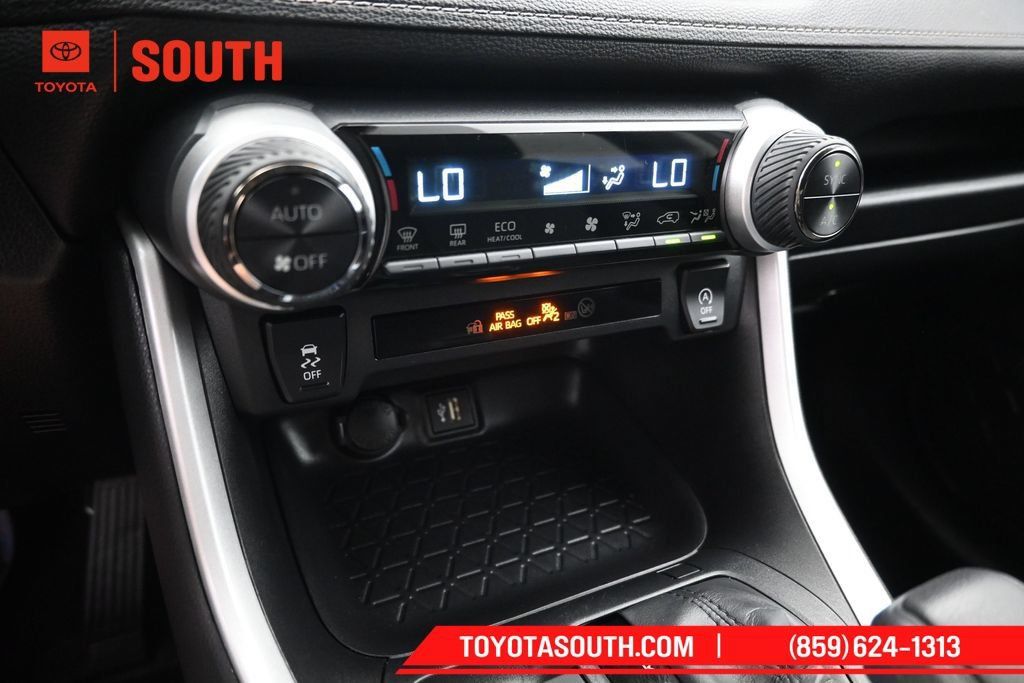 Used 2025 Toyota RAV4 XLE AWD/4WD image 18