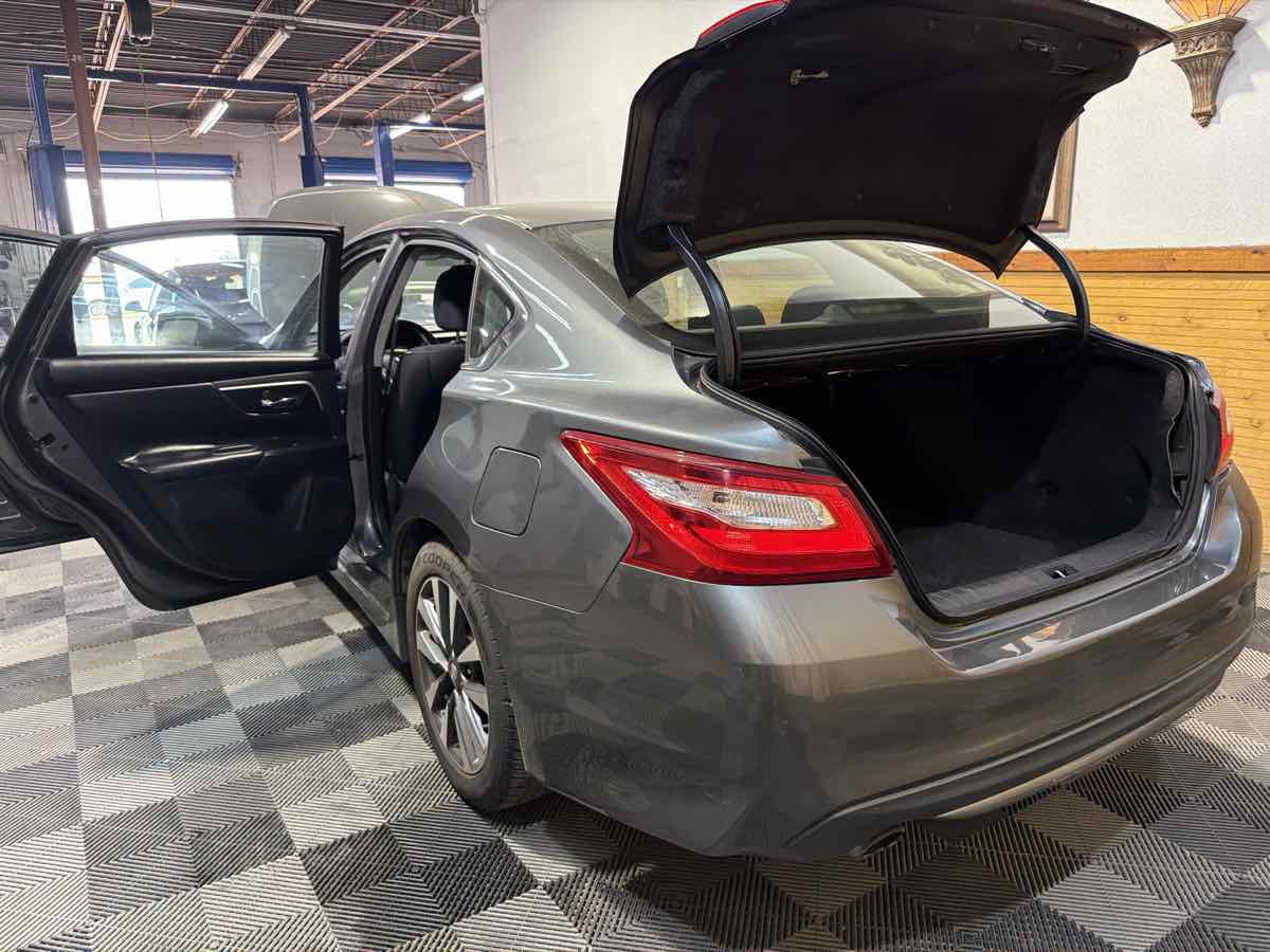 Used 2017 Nissan Altima 2.5 SV FWD image 13