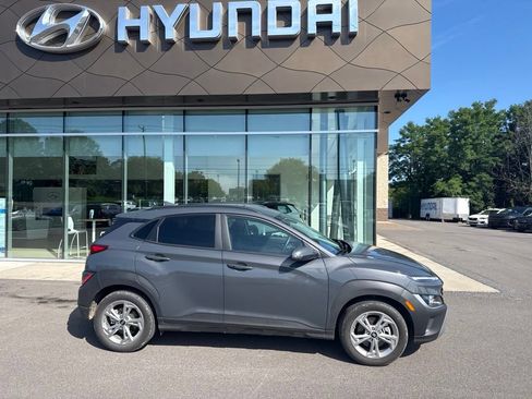Used 2023 Hyundai Kona SEL AWD/4WD image 2