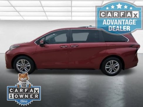 Used 2024 Toyota Sienna Limited image 30