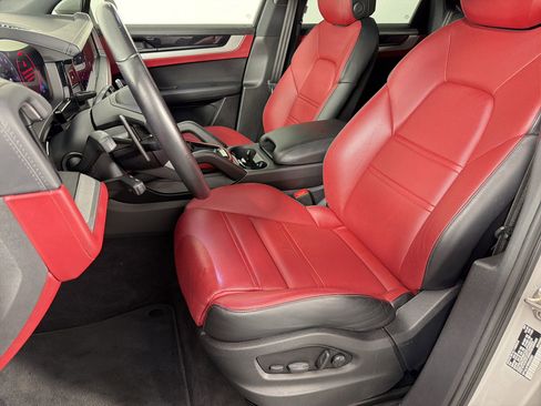 Certified 2024 Porsche Cayenne S AWD/4WD image 5