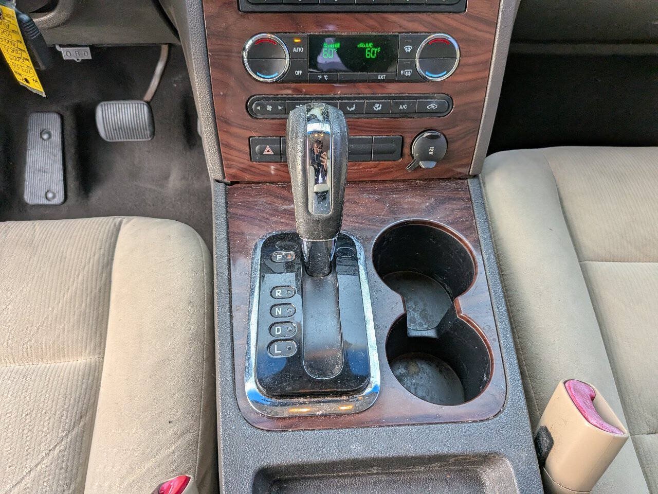Used 2009 Ford Taurus SEL AWD/4WD image 32