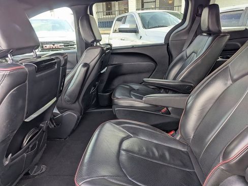 Used 2020 Chrysler Pacifica Limited image 28