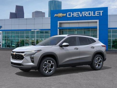 New 2026 Chevrolet Trax LT w/ LT Convenience Package FWD image 2