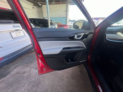 Used 2025 Jeep Compass Limited image 18